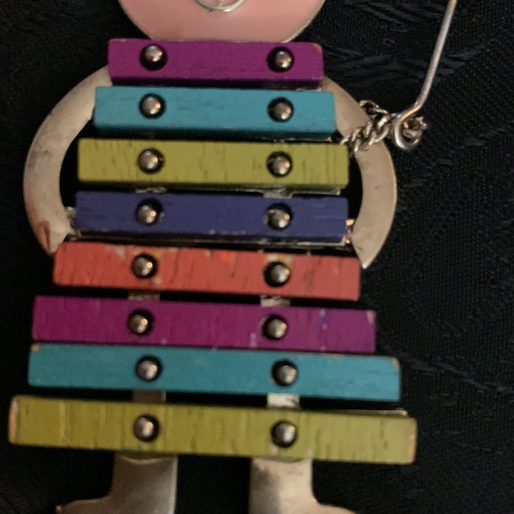 This Necklace Features an Enameled Rabbit Playing a Wooden Colorful Xylophone - Picture 6 of 6